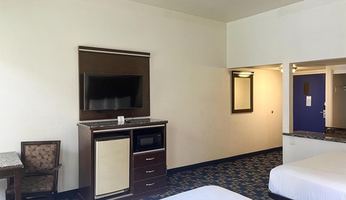 Deluxe Suite, 2 Queen Beds, Non Smoking, Refrigerator & Microwave