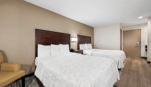 Deluxe Room, 2 Queen Beds (Smoke Free)