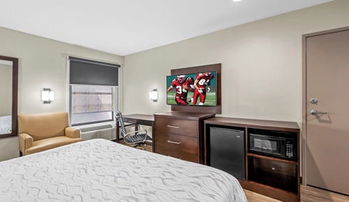 Deluxe Room, 1 King Bed, Accessible (Smoke Free)