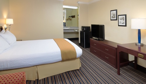 Standard Room, 1 Queen Bed