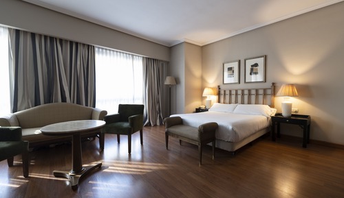 Room (Suite)