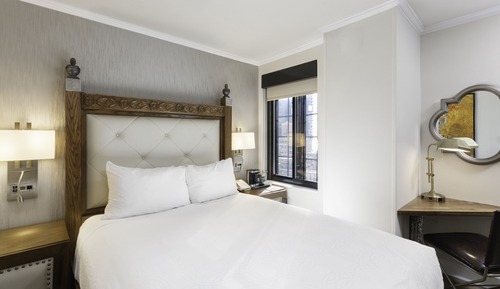Luxe Queen Balcony