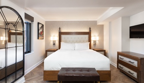 Luxe 1-Bedroom King Suite