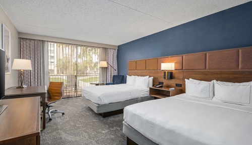 Room, 2 Queen Beds, Pool View
