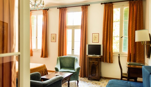 Family Room, Connecting Rooms
