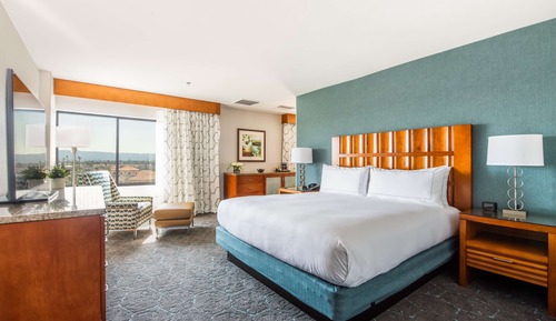 Suite, 1 King Bed, Non Smoking, Balcony