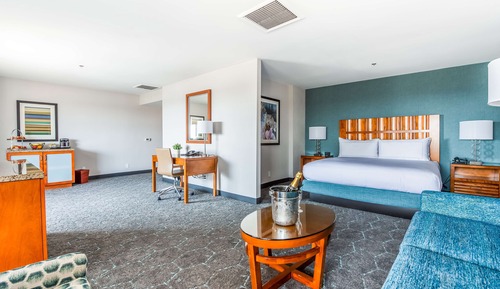 Executive Suite, 1 King Bed, Non Smoking, Balcony
