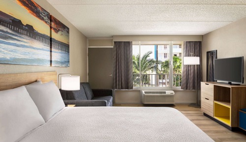 Standard Room, 1 Queen Bed, Kitchen