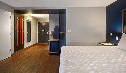 Room, 1 King Bed, Accessible, Bathtub