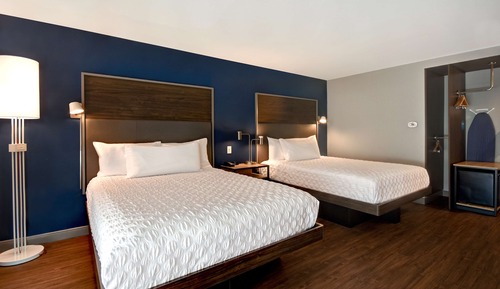 Room, 2 Queen Beds, Accessible (Mobility/Hearing, Roll In Shower)