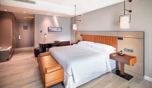 Club Room, 1 King Bed