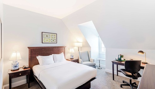 Deluxe Room, 1 Queen Bed