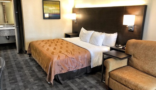 Standard Room, 1 King Bed, Non Smoking (Ottoman)