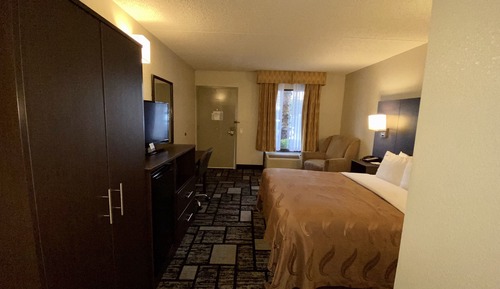 Standard Room, 1 King Bed, Accessible, Non Smoking (Accessible Tub)