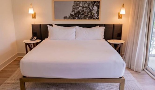 Standard Room, 1 King Bed