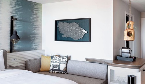 Club Room, 2 Queen Beds, Bathtub Grab Bars, Balcony (Mobility Accessible, Hokupa'a Tower)
