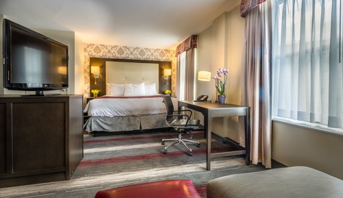 Suite, 1 King Bed (2 Rooms)