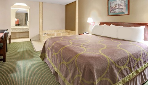 Studio Suite, 1 King Bed, Smoking