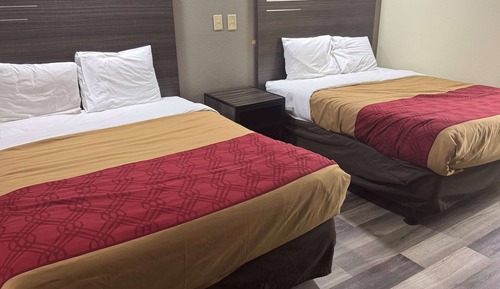 Room, 2 Queen Beds, Mobility Accessible, Non Smoking (Roll-in Shower)