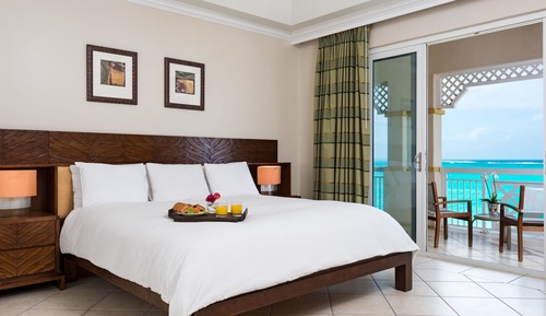 Deluxe Penthouse, 4 Bedrooms, Oceanfront (Recently Renovated)