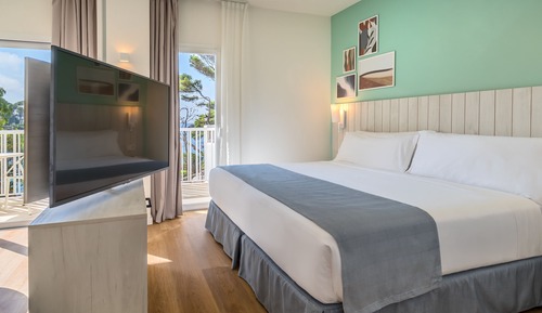 Deluxe Room, Sea View (2 adults + 1 child)