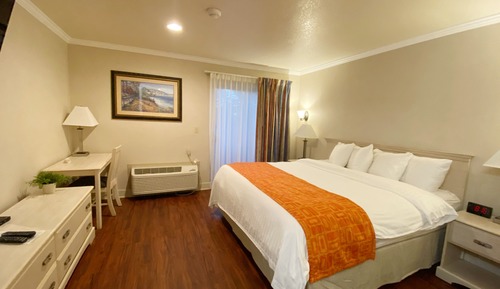 Standard Room, 1 King Bed
