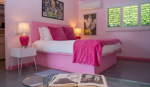 Premium Studio Suite, 1 King Bed, Refrigerator & Microwave, Poolside