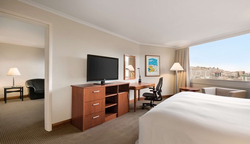 1 King Bed Executive Suite Premium, Executive Lounge Access