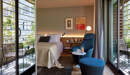 Room (Sir Supreme)