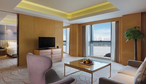Executive Suite, 1 King Bed, River View, Executive Level