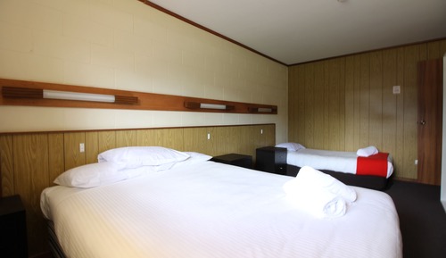 2 Bedroom Unit (1 Queen, 3 Singles, 1 Bunk Bed)