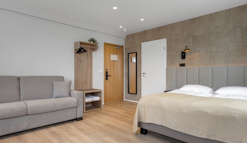 Deluxe Quadruple Room, Private Bathroom