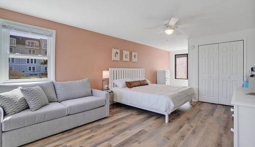 Signature Room, 1 King Bed with Sofa bed