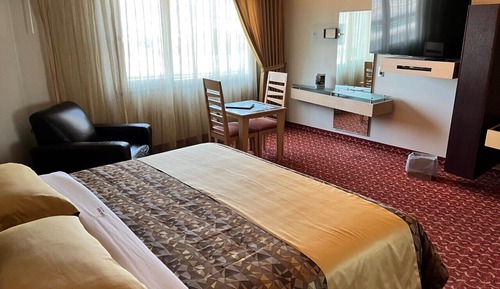 Standard Room, 1 King Bed