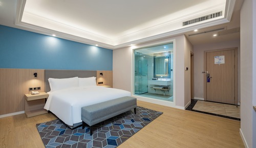 Standard Room, 1 King Bed (Extra Floor Space)