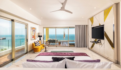 Ultra Corner Suite Ocean Front