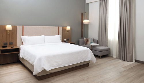 Standard Room, 1 King Bed, Balcony