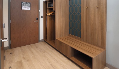 Premium Room, 1 King Bed, Accessible Bathtub