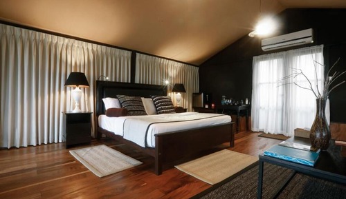 Suite with Lake View