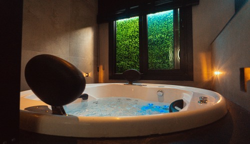 Luxury Suite