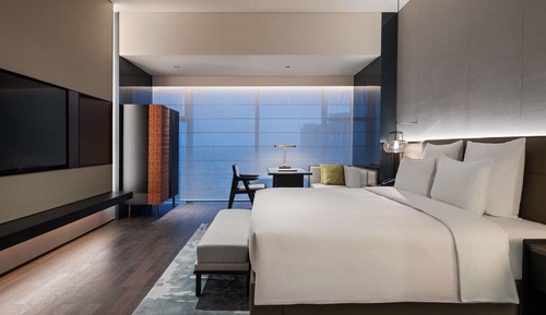 Deluxe Room, 1 King Bed, City View