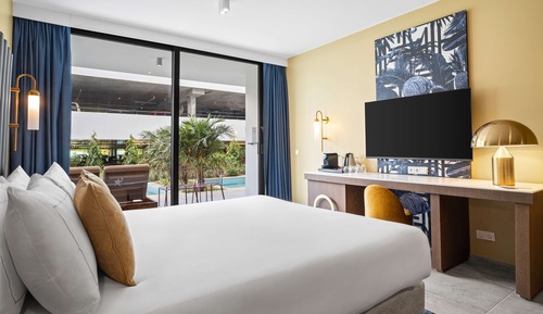 Deluxe Room, 1 King Bed (Swim Up - Adults Only)