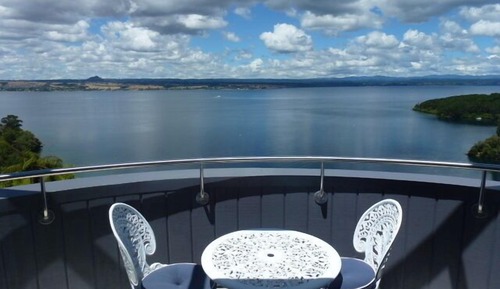 The Kowhai Deluxe Suite with Spa Bath