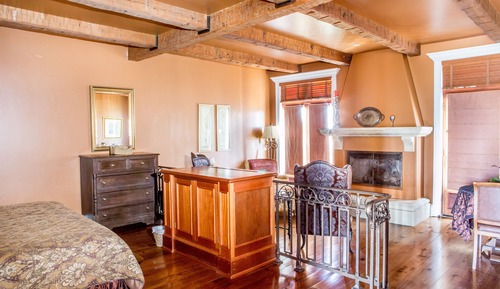 Sangiovese Suite, 1 King Bed, Vineyard View