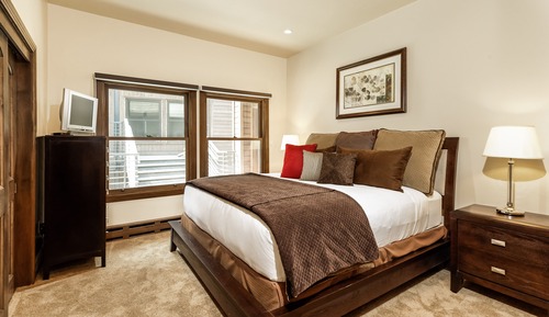 Deluxe Condo, 3 Bedrooms, Hill View (C6)