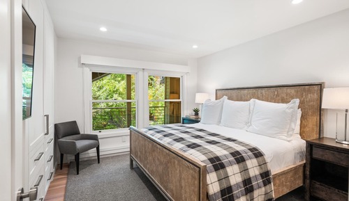 Luxury Condo, 3 Bedrooms, Fireplace, Hill View (C2)