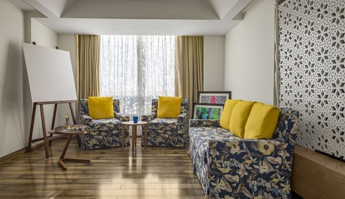 Suite, Bathtub, Valley View