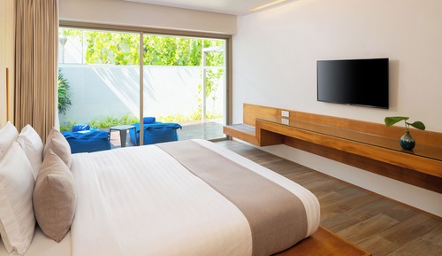 Deluxe Spa Pool Suite