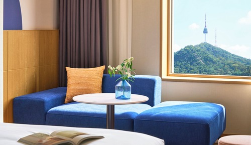 Premium Room, 1 Queen Bed, Club Lounge Access, Mountain View