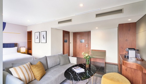 Suite, 1 King Bed, Mountain View